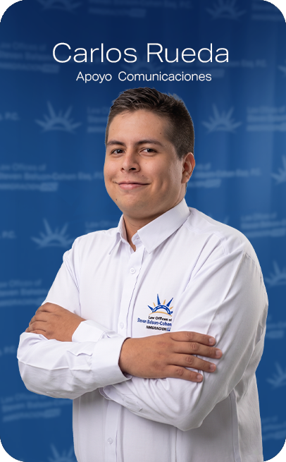 David Rincón, in gray suit, smiling. Text says "Apoyo Coordinadores de Caso" on a blue background.