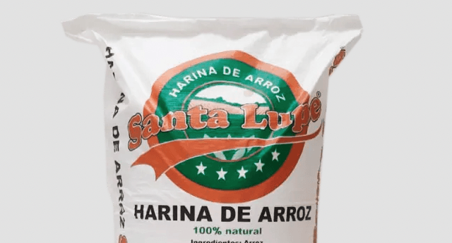 Bolsa de harina de arroz Santa Lucía, color blanco con logo naranja y verde, 
