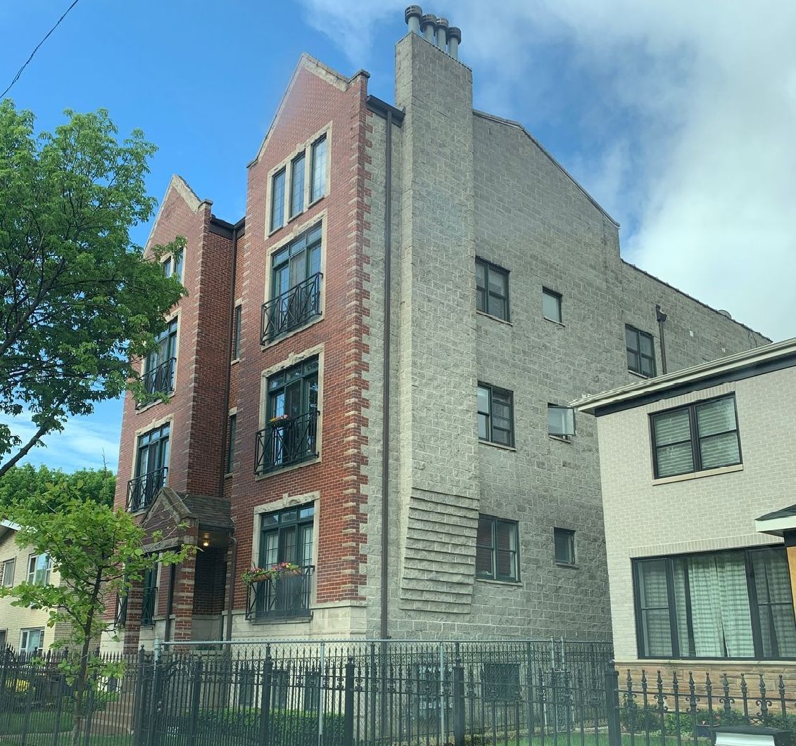 Wet block and brick parapet wall above balcony in Bucktown, Chicago