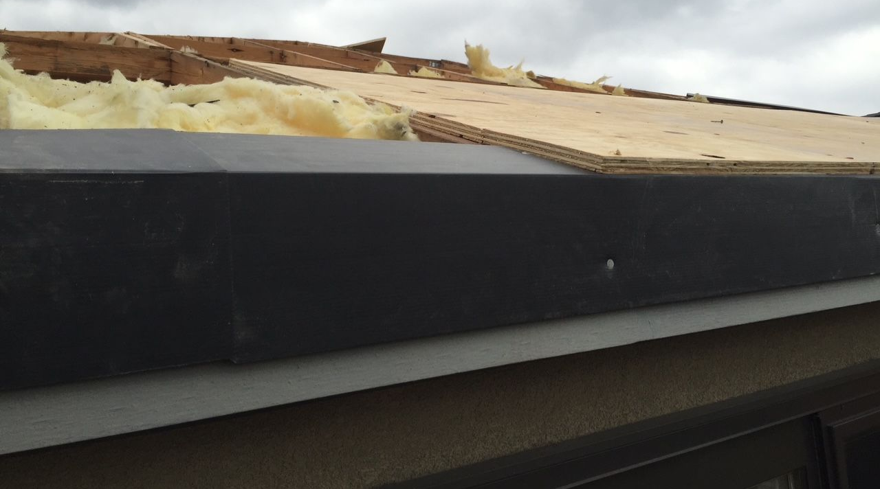 Flat rooftop with black roof edge