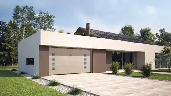 Casa moderna a un solo piano con tetto piano, garage beige e giardino anteriore curato.