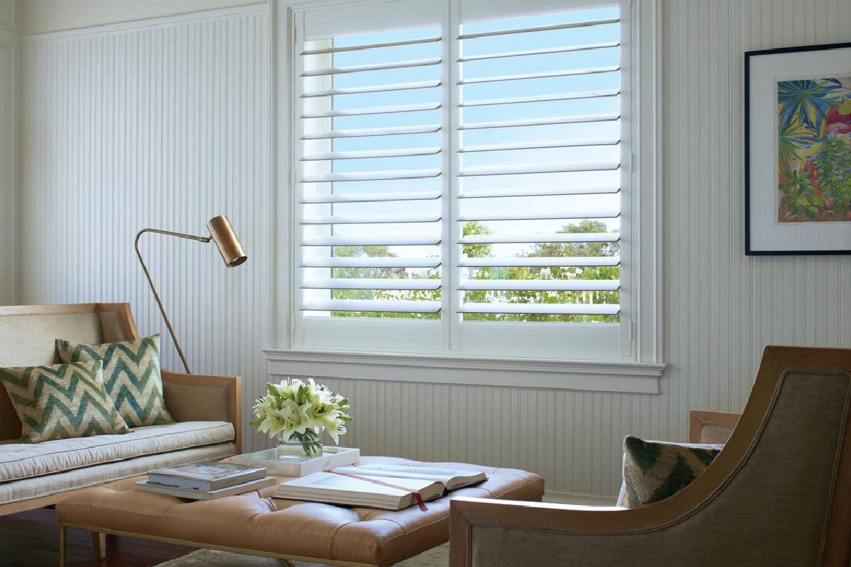 Hunter Douglas NewStyleⓇ Hybrid Shutters and Alta Honeycomb Shades pet friendly