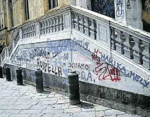 Parete con graffiti