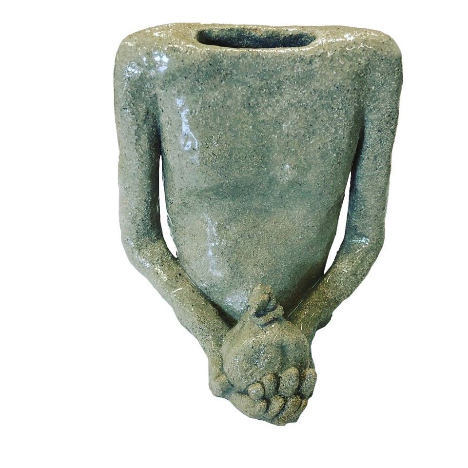 Susanne Wawra, Die Gabe, glazed stoneware and oxides, 15x13x12cm, 2018