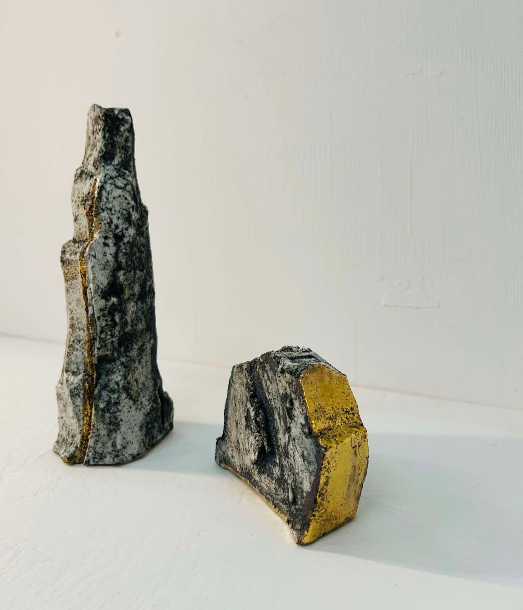 Annika Berglund, Silhouettes Vlll, stoneware, porcelain and gold (21x8x8cm & 8x9x4cm)