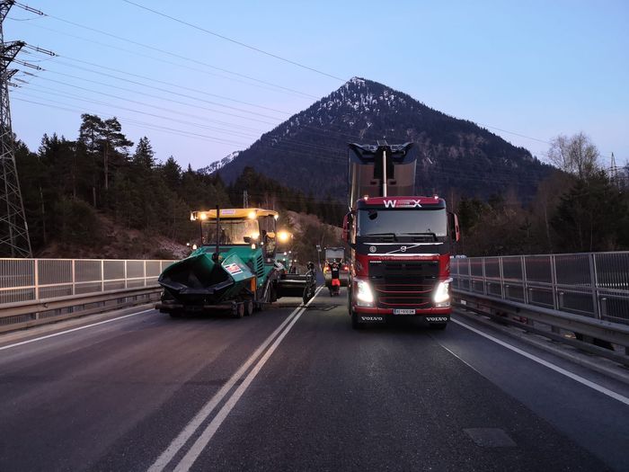 LKW bei Nacht