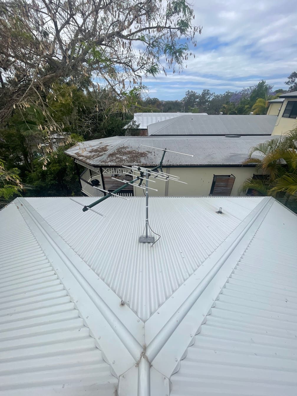 a picture of a roof with an antenna on it