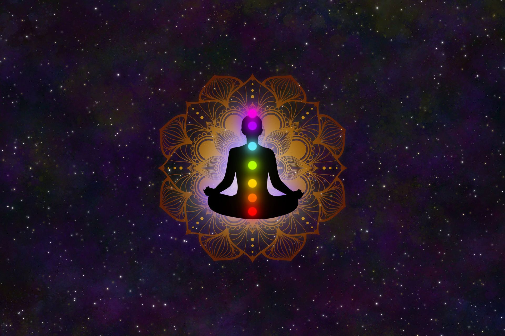 Silhouette in meditazione con chakra luminosi e aureola su uno sfondo cosmico viola