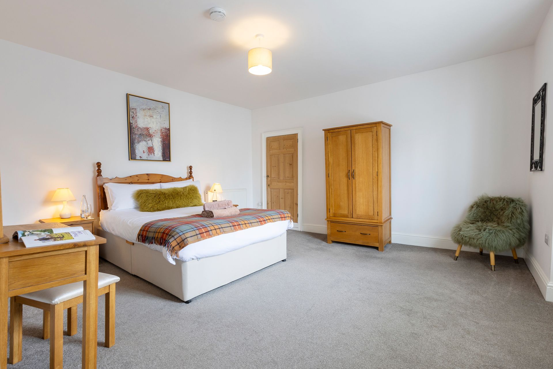 large king bedroom