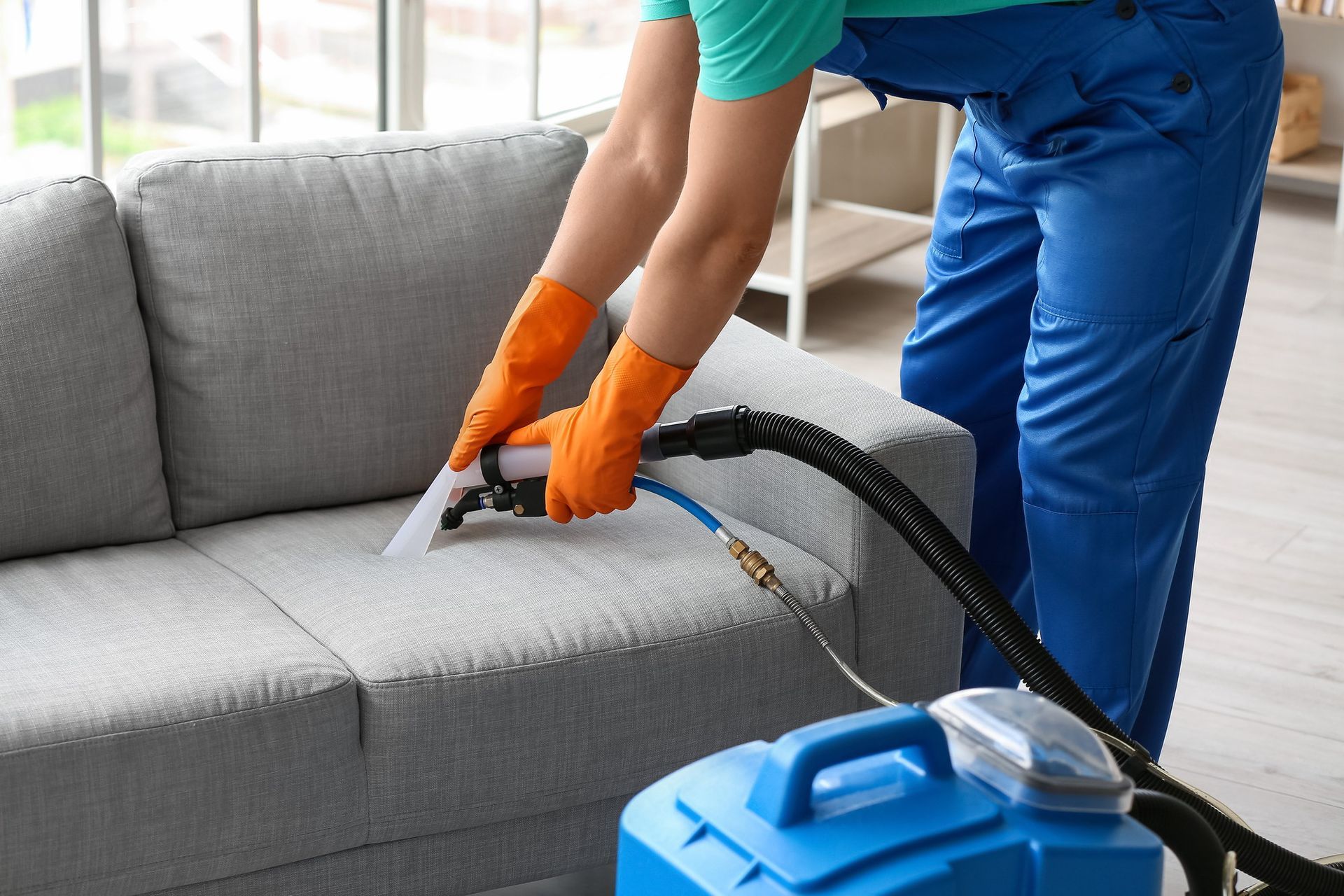 pulizia divano Lonclean Service Impresa Pulizie Milano