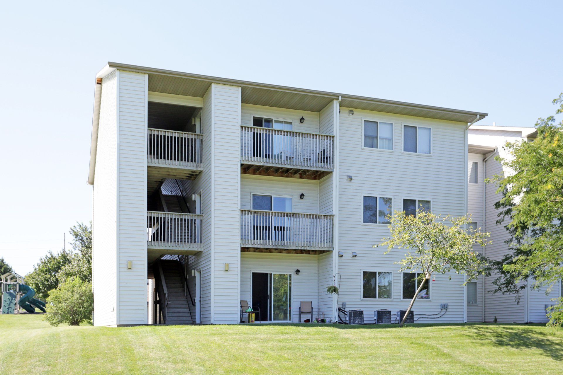 Alternate view of outside of Lynwood Apartment Homes