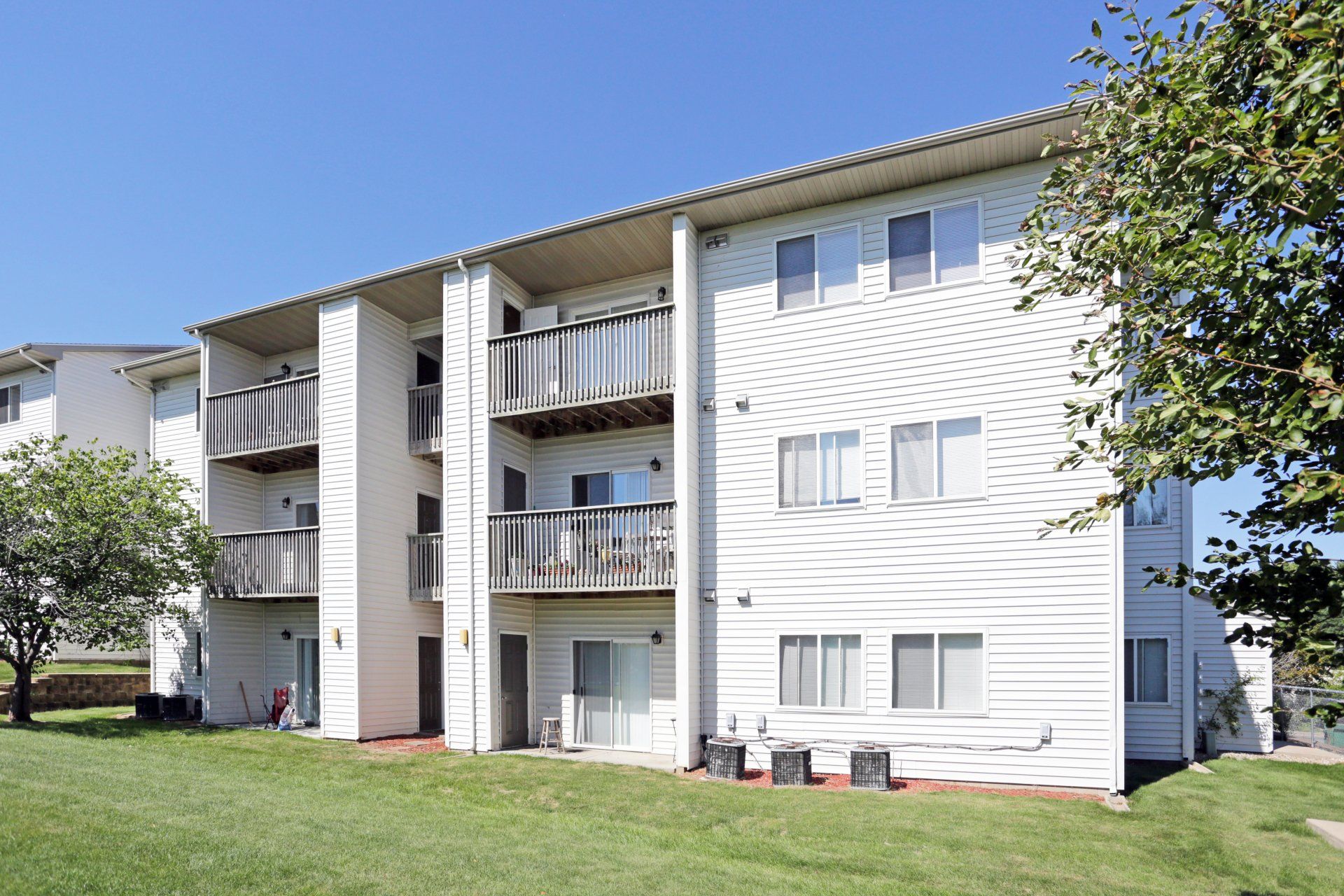 Exterior view of outside of Lynwood Apartment Homes