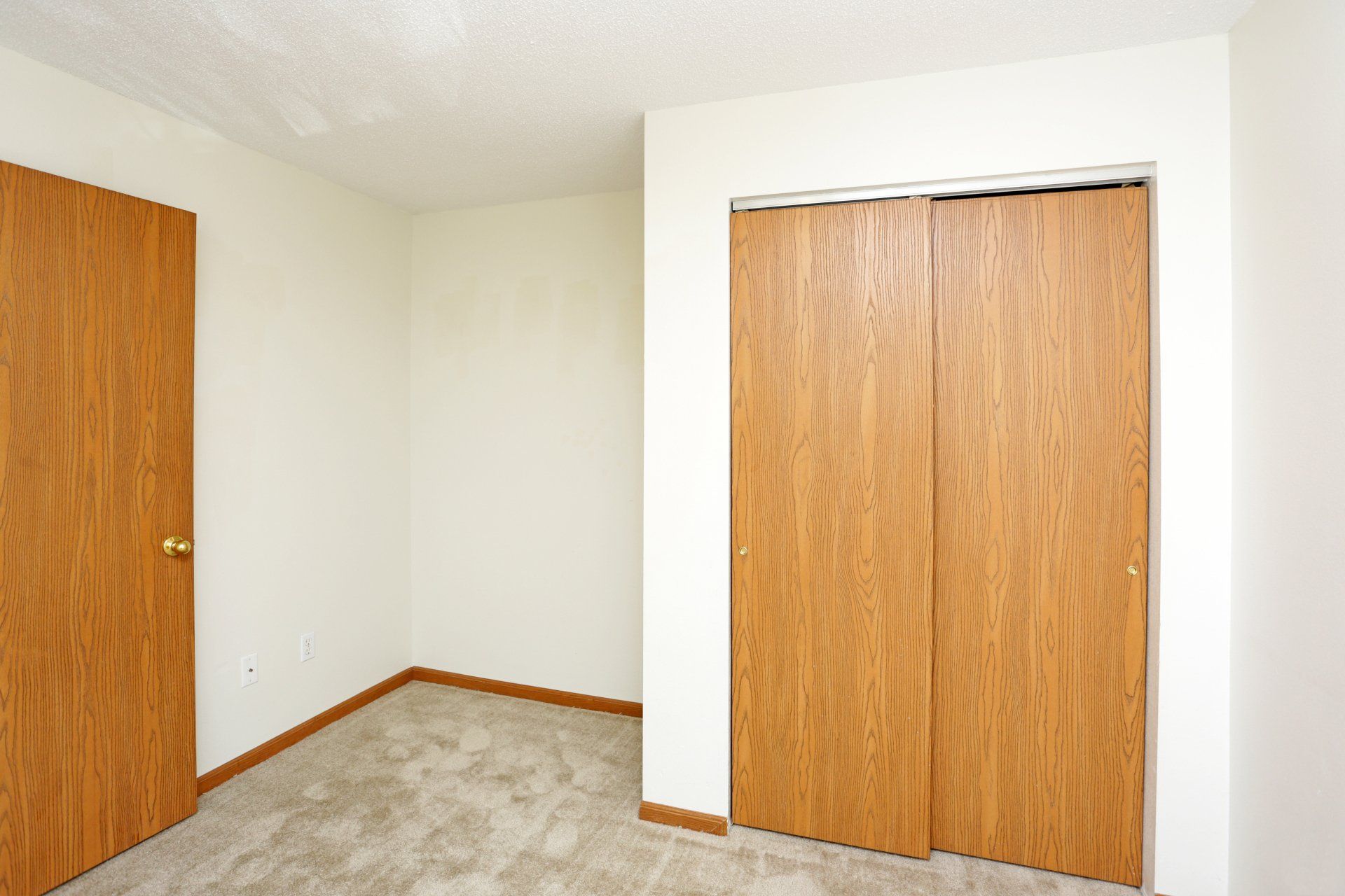 Bedroom with large sliding door closet