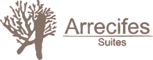 Logotipo con gráfico de árbol y el texto “Arrecifes Suites” en marrón.