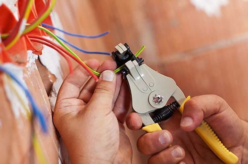SERVICIOS Y SOLUCIONES ELÉCTRICAS TORRECILLA