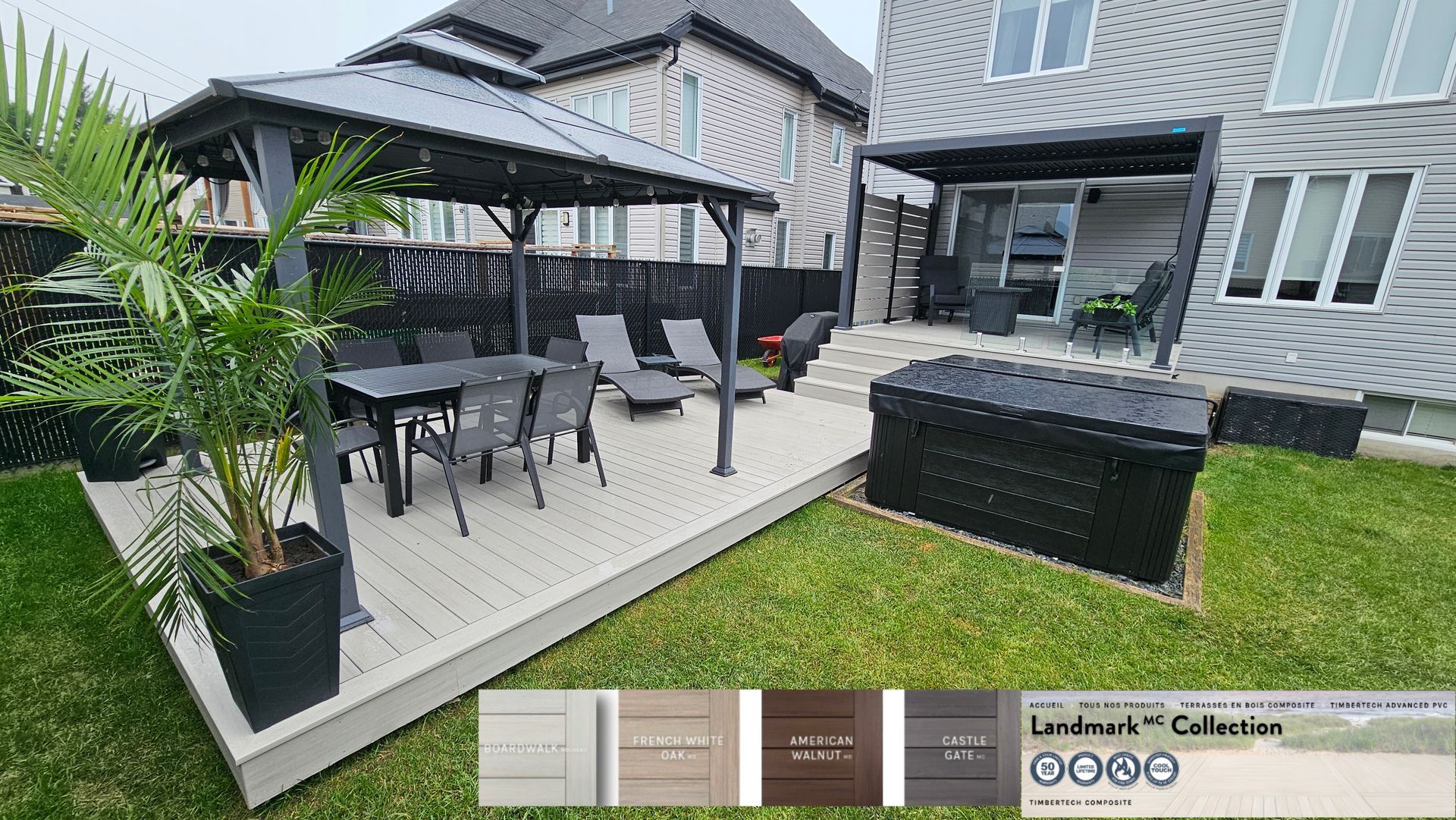 Terrasse arrière avec ensemble de salle à manger d'extérieur, canapé en osier, barbecue et pelouse à côté d'une maison moderne