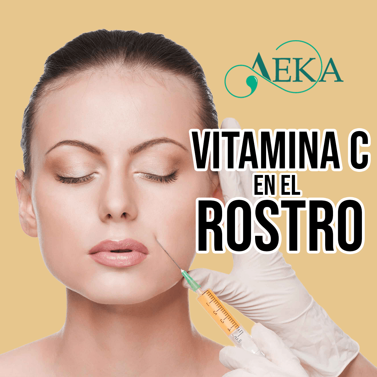 Una mujer recibe una inyección de vitamina C en la cara.