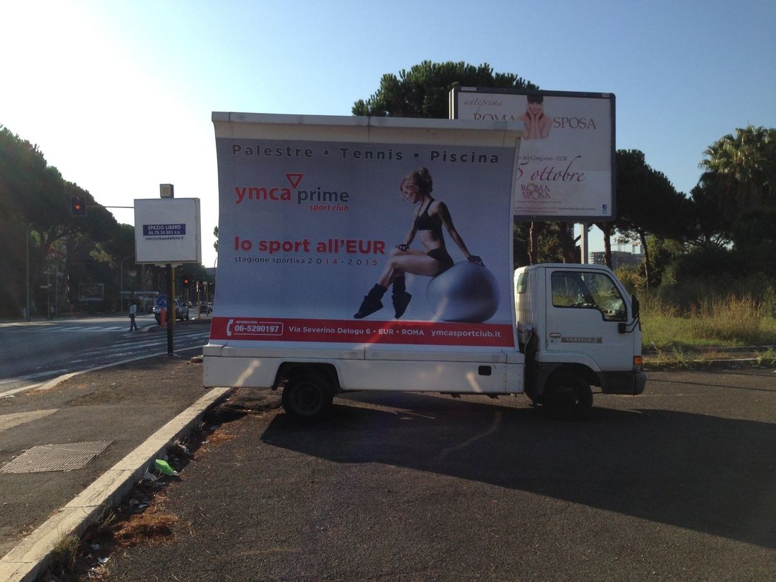 promozione pubblicitaria tramite camion vela