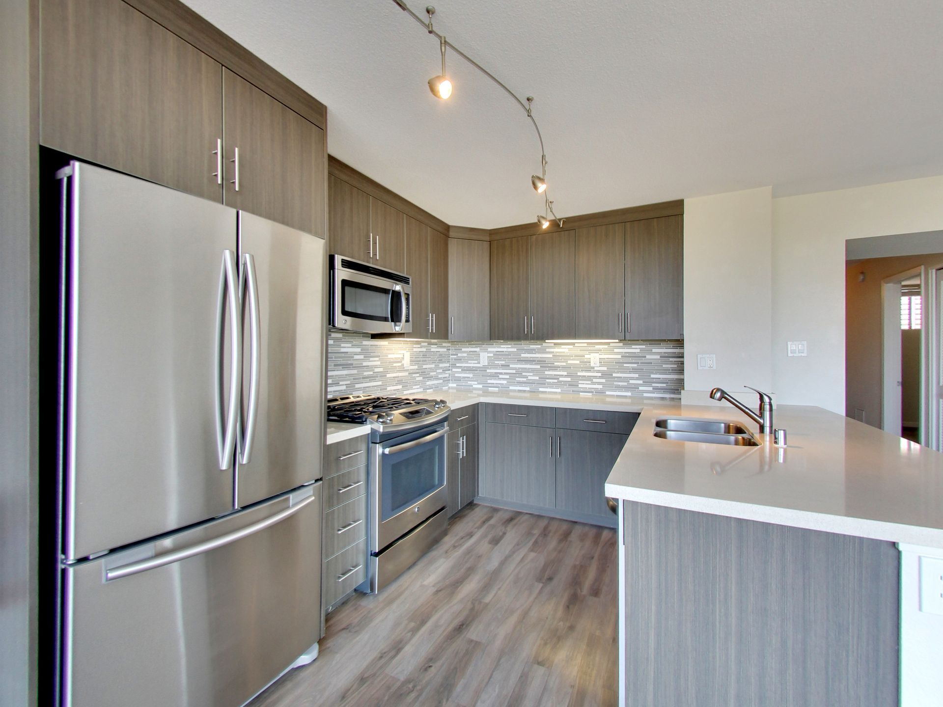 Microwave & Refrigerator
