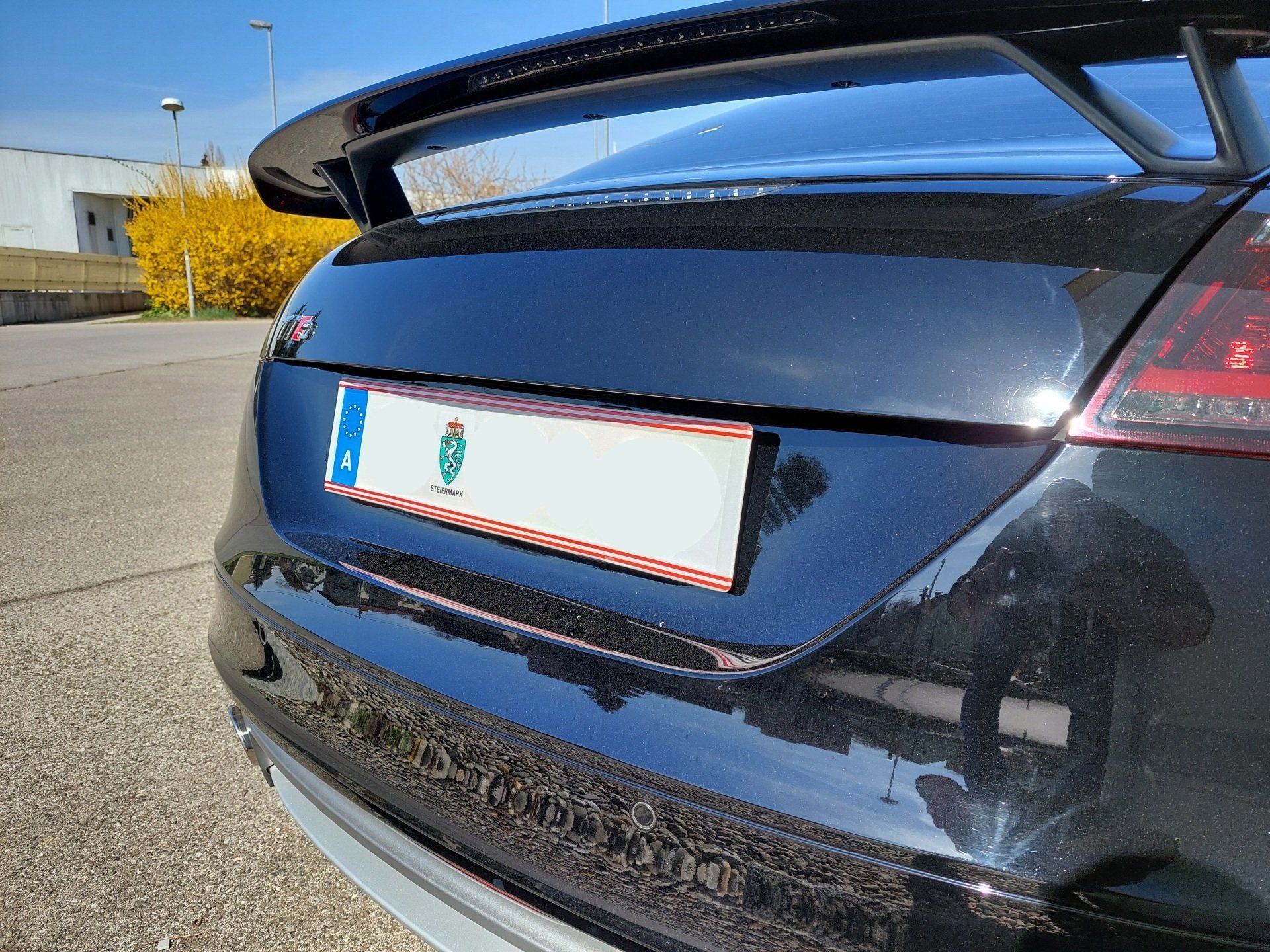 Rahmenlose Kennzeichenhalter aus Österreich. Cleansign®Superflat. Der beste Kennzeichenhalter am österreichischen Tuningmarkt. Kennzeichenhalterung PDC tauglich TÜV erlaubt legal