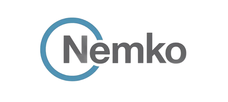 Nemko-logoen, med ordet «Nemko» i grå skrift omgitt av en blå sirkulær grafikk til venstre.
