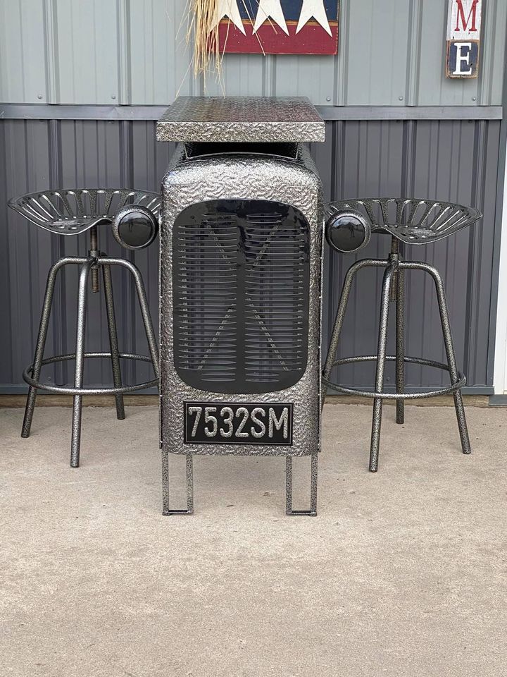 a table with a license plate that says 7532sm