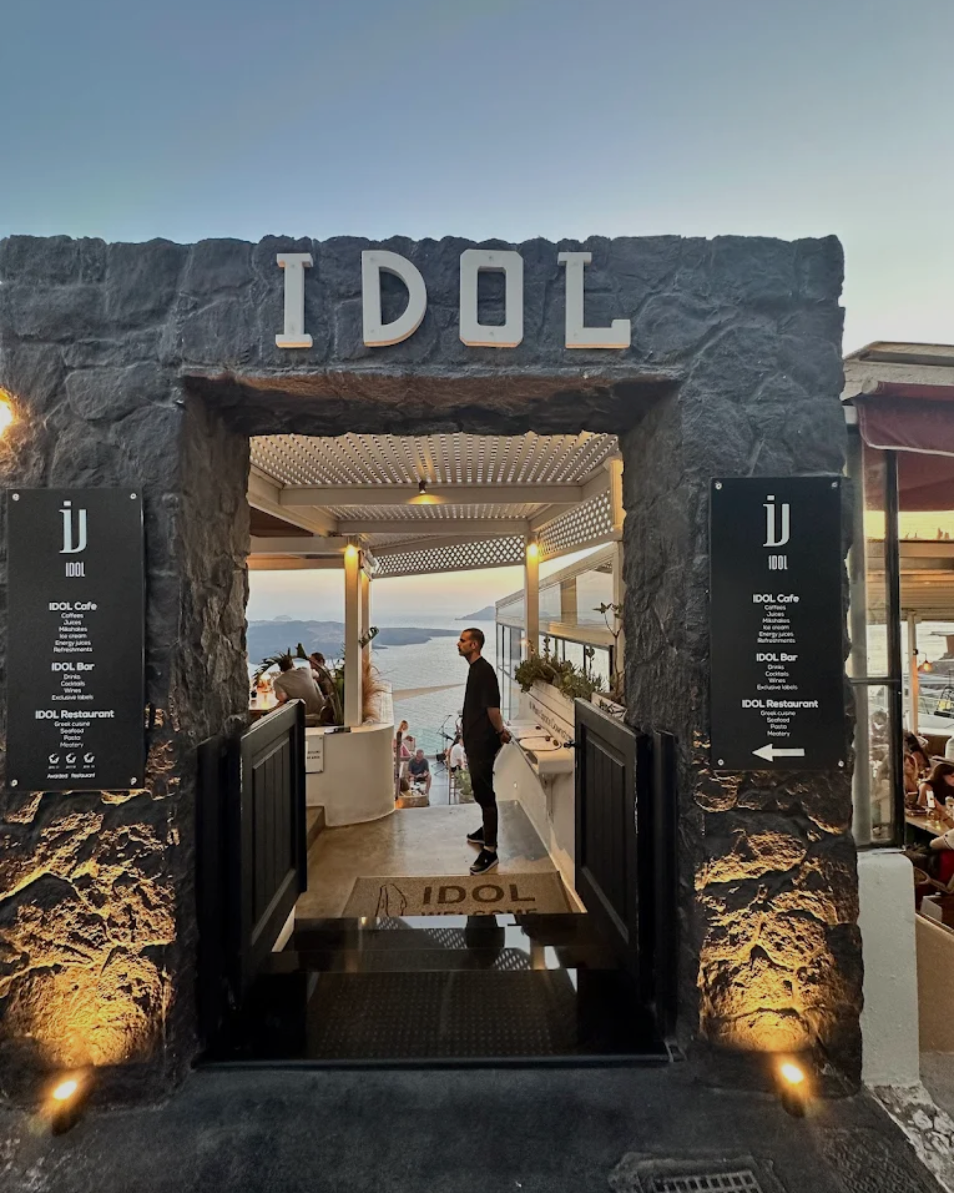 Santorini Idol