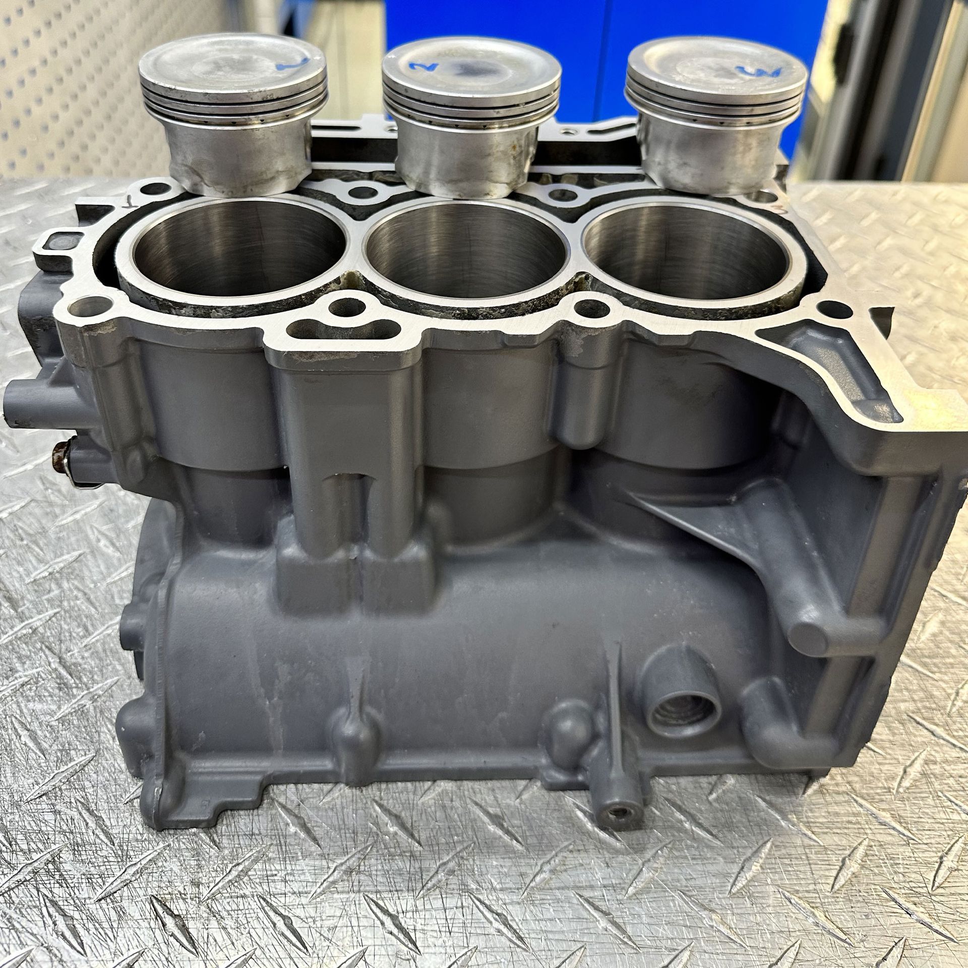 SUZUKI Marine 30hp Επισκευή Μπλόκ