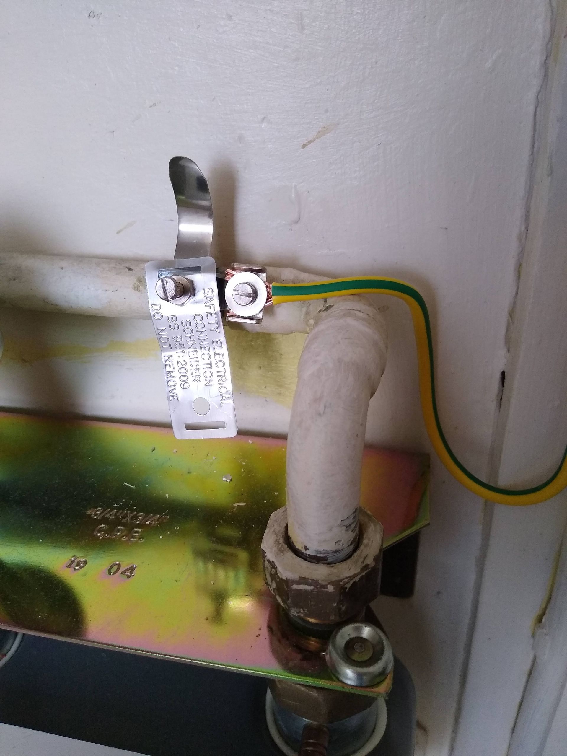 Gas bonding connection onto gas pipework close to meter