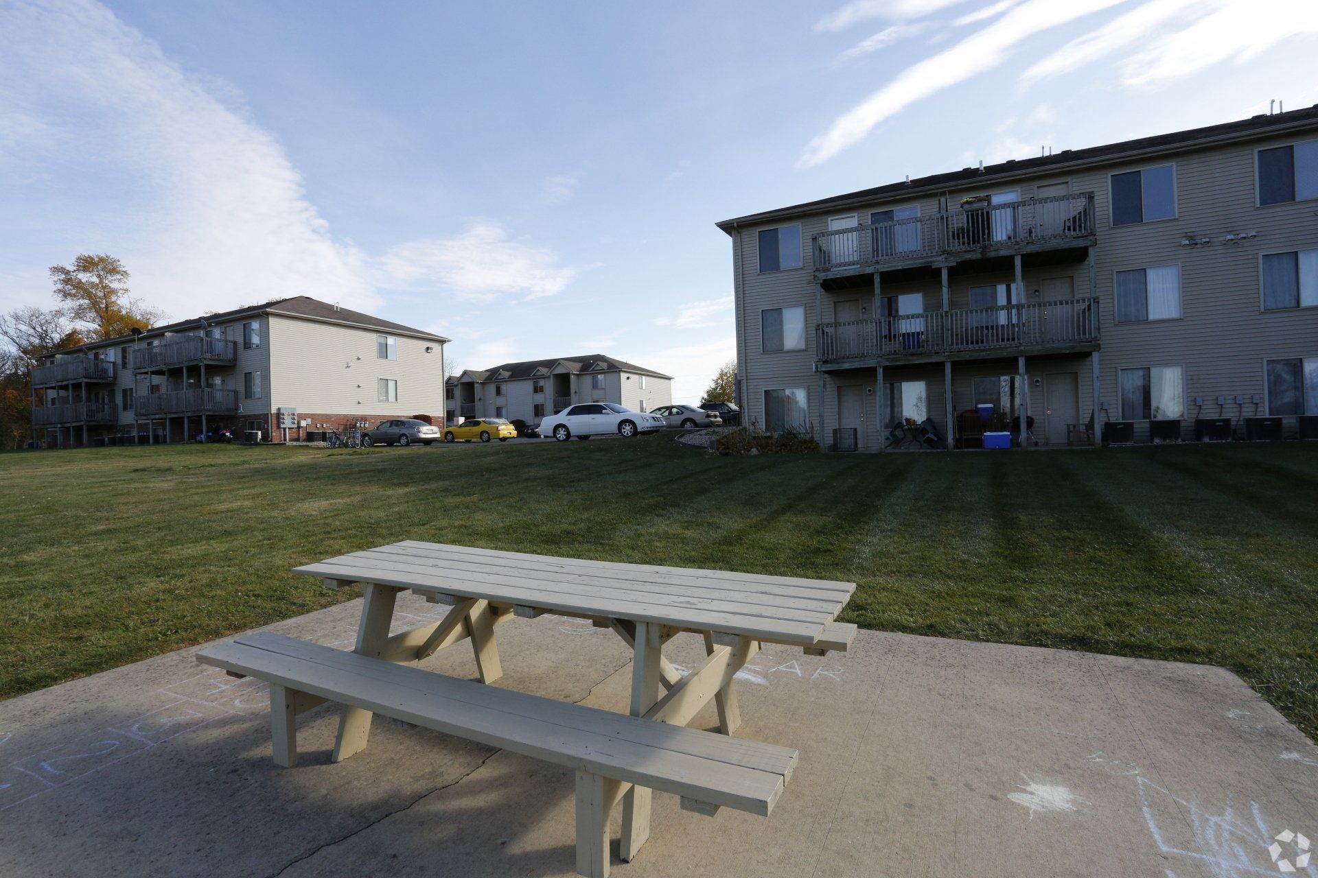 Lakeview Apts exterior