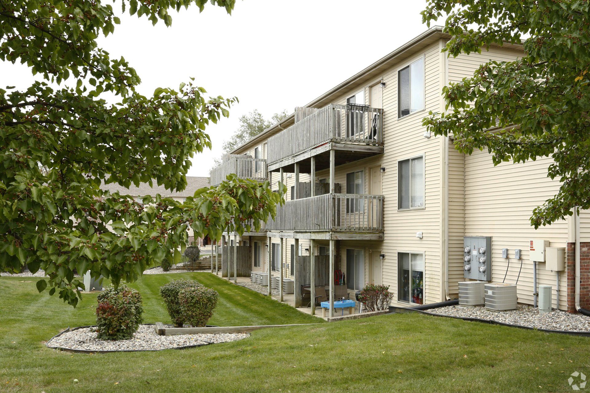 Lakeland Villa Apts exterior