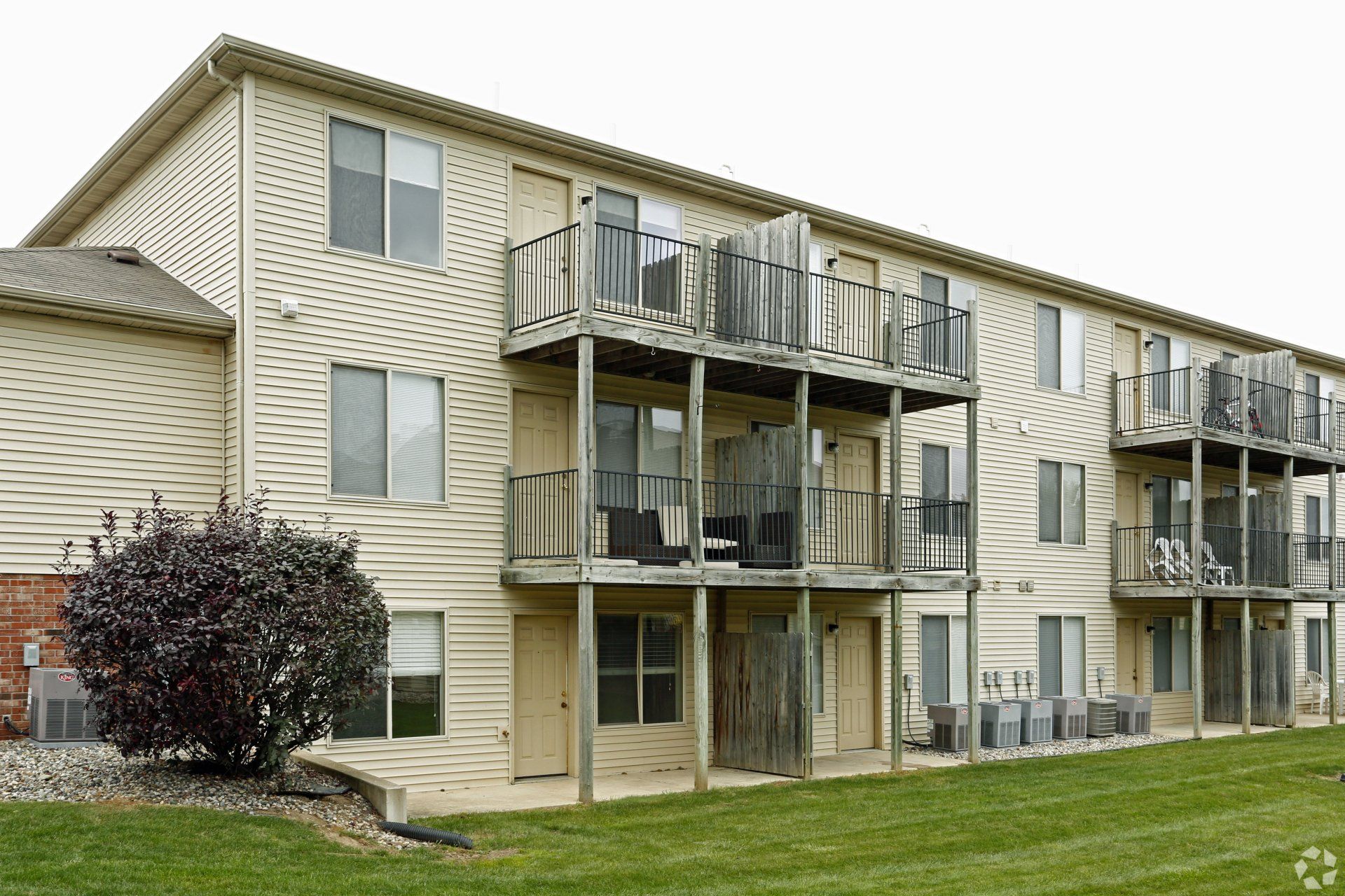 Lakeland Villa Apts exterior