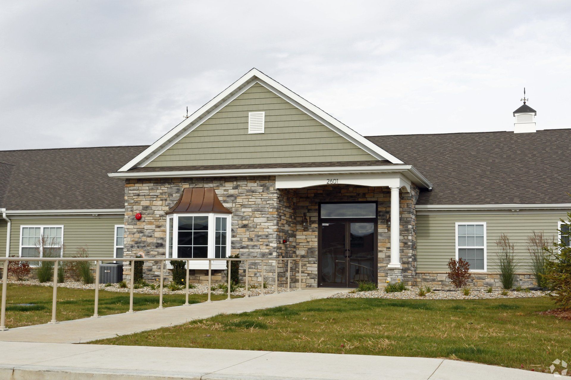 Tippe River Downs Exterior