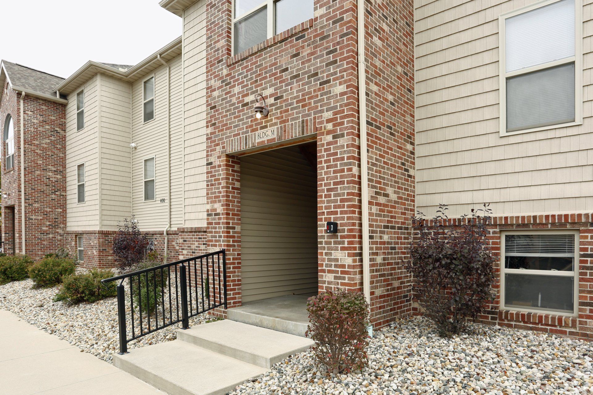Lakeland Villa Apts exterior