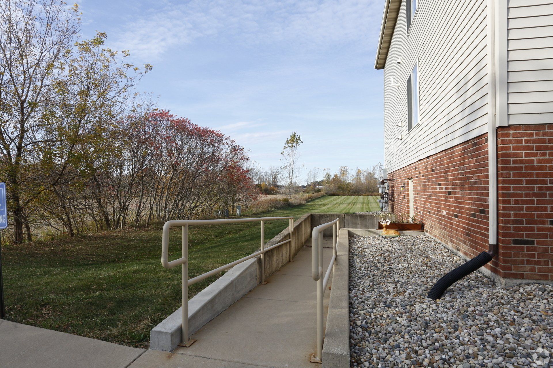 Lakeview Apts exterior