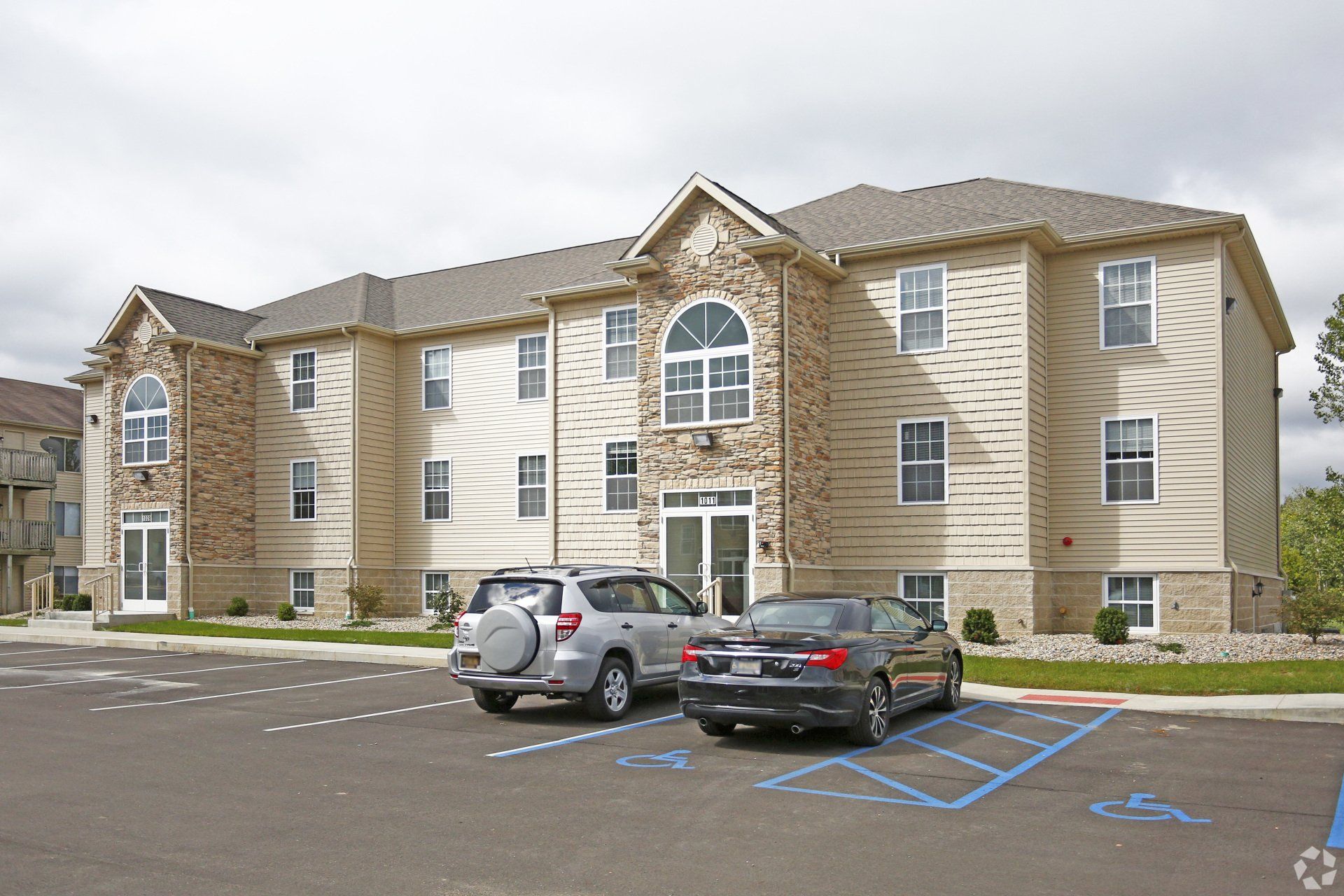Lakeview Apts exterior