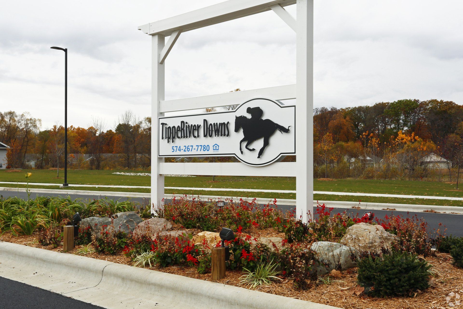 Tippe River Downs Exterior