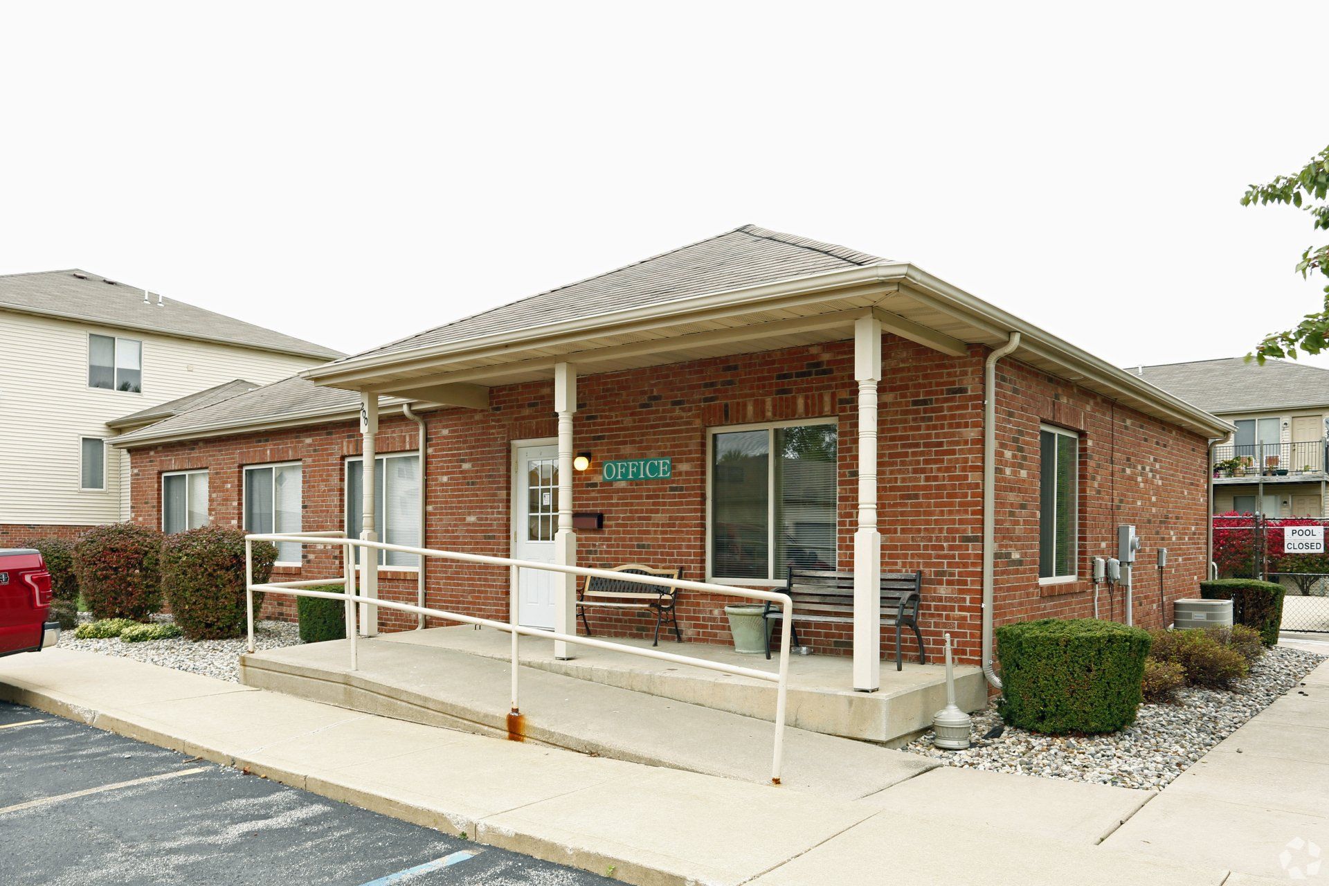 Lakeland Villa Apts exterior