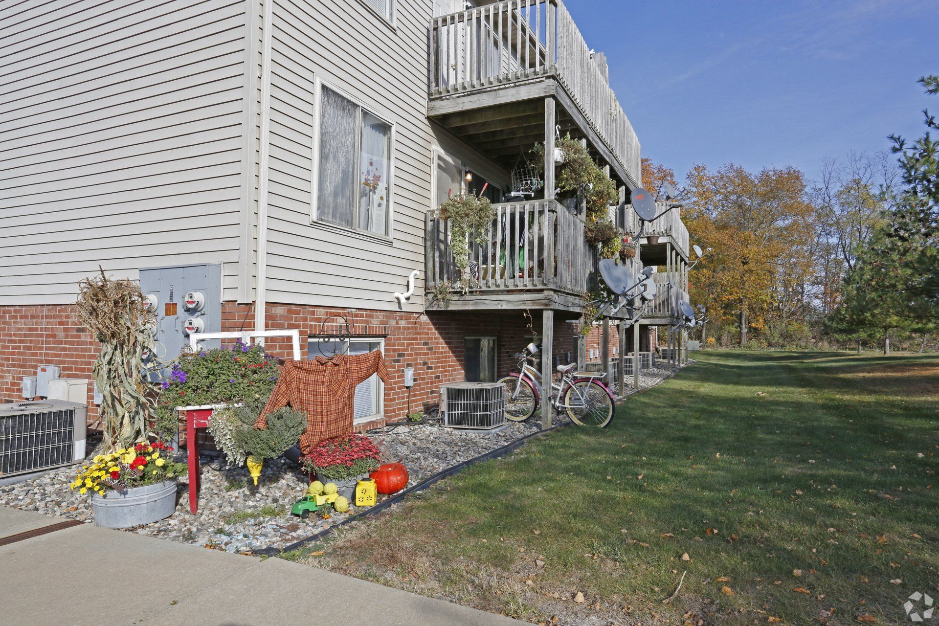 Lakeview Apts exterior