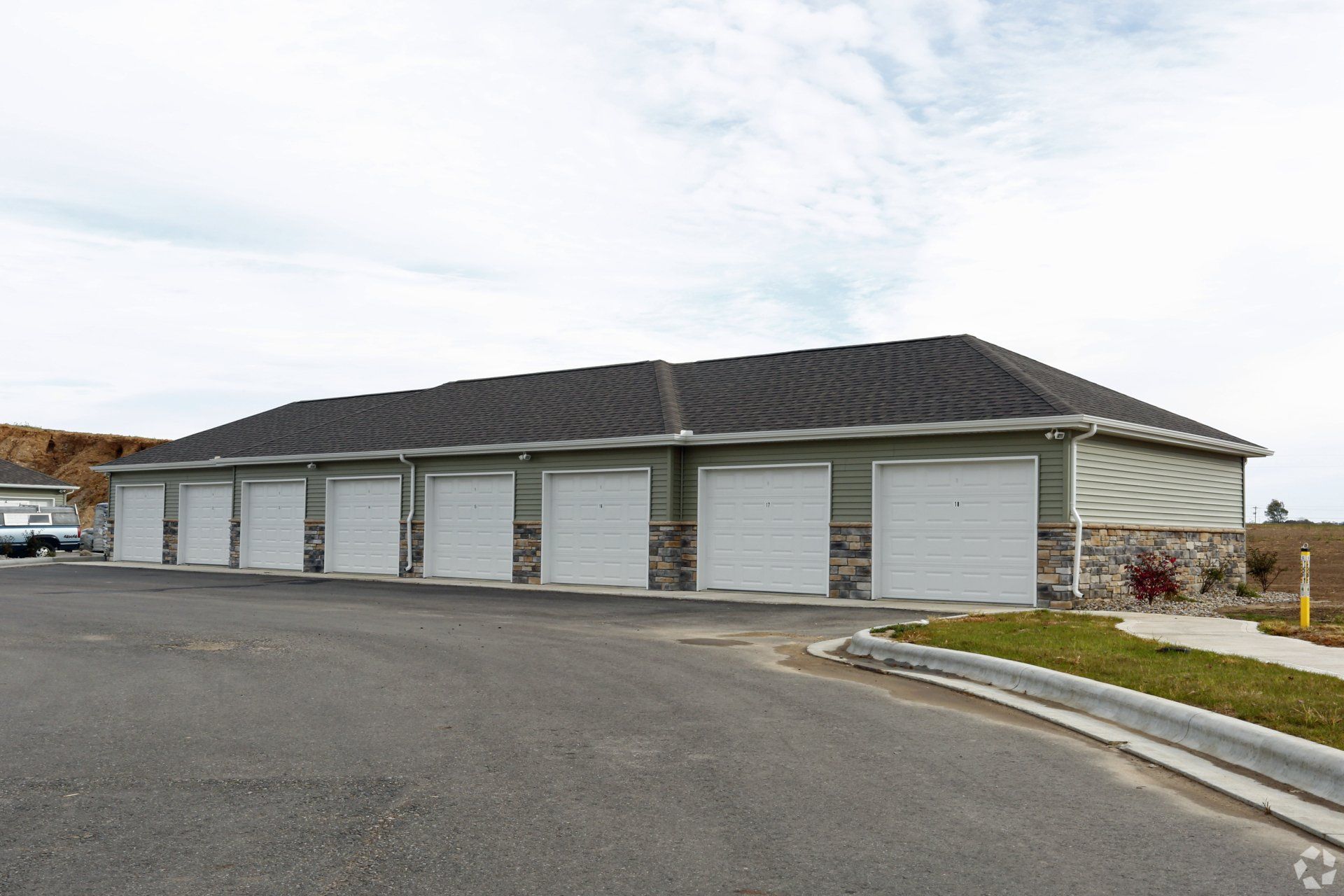 Tippe River Downs Exterior