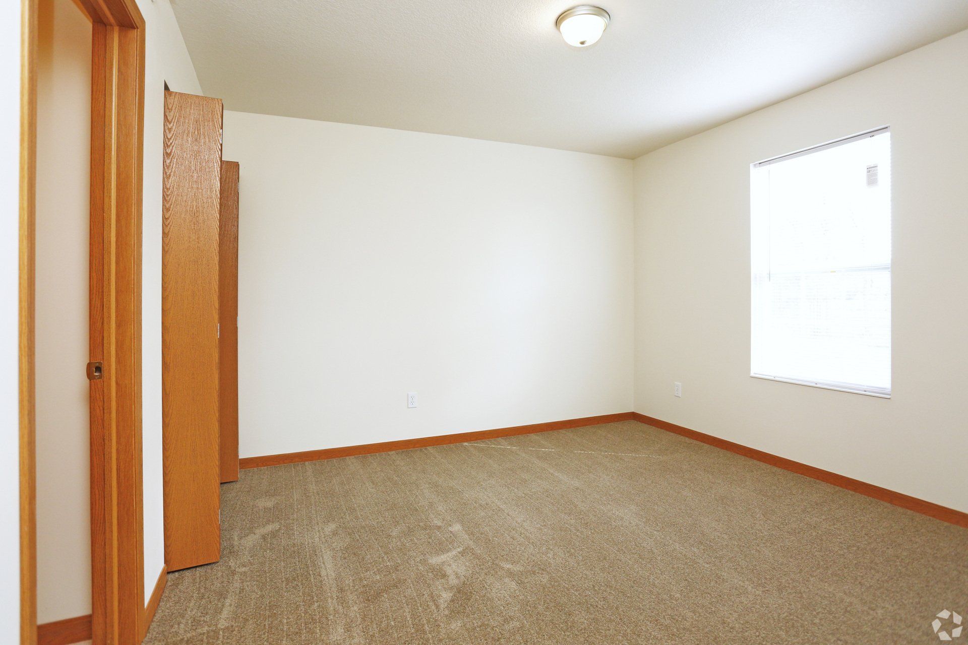 Lakeview Apts interior