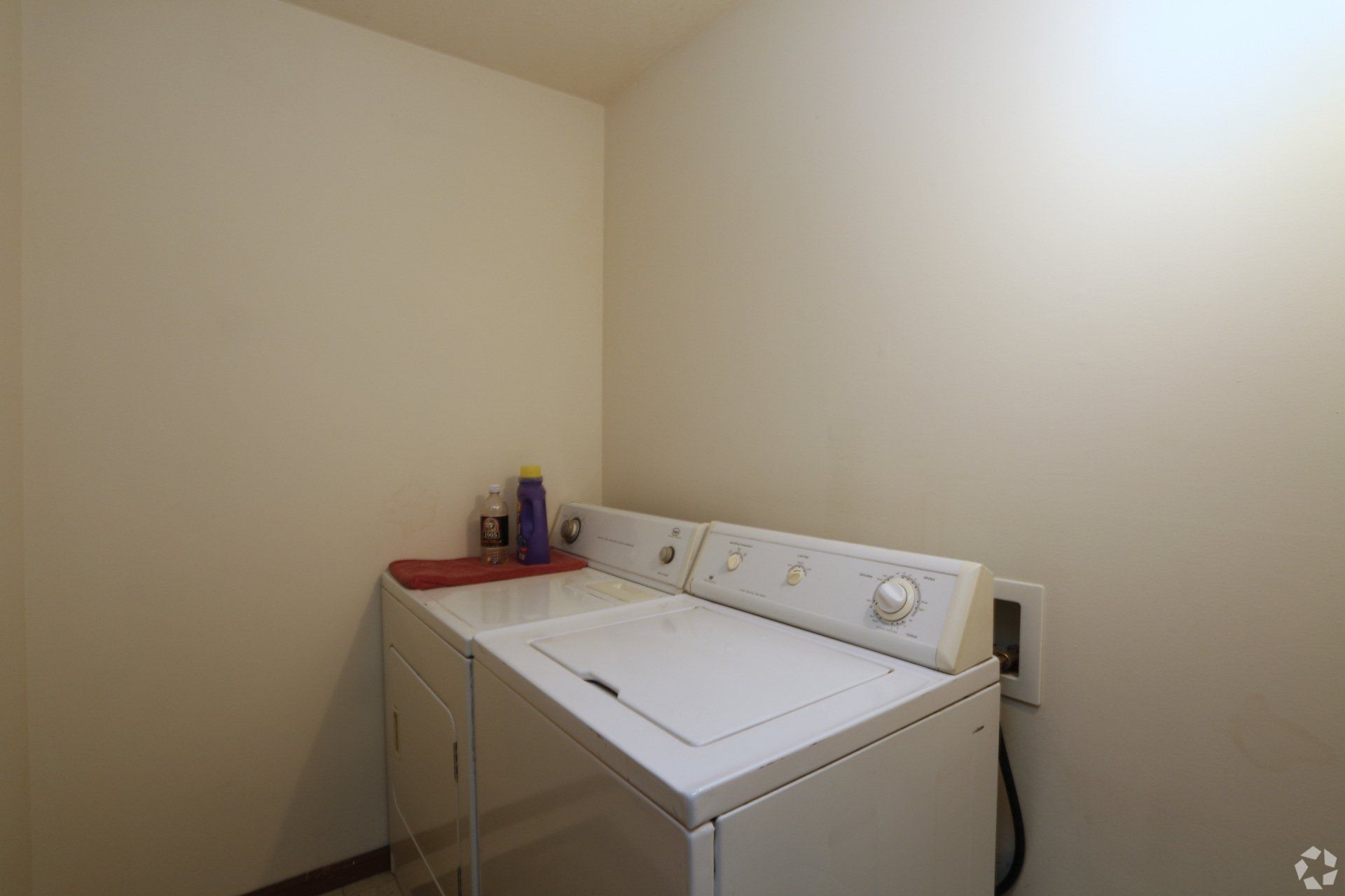 Lakeview Apts interior