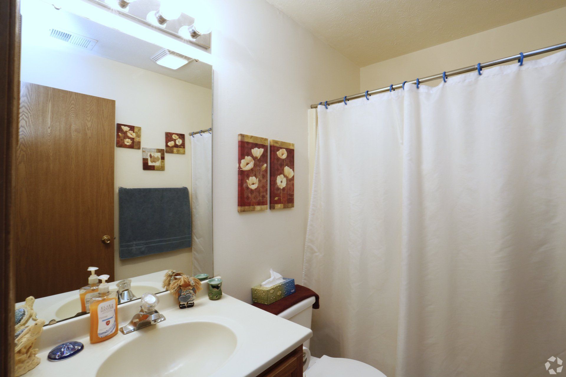 Lakeview Apts interior