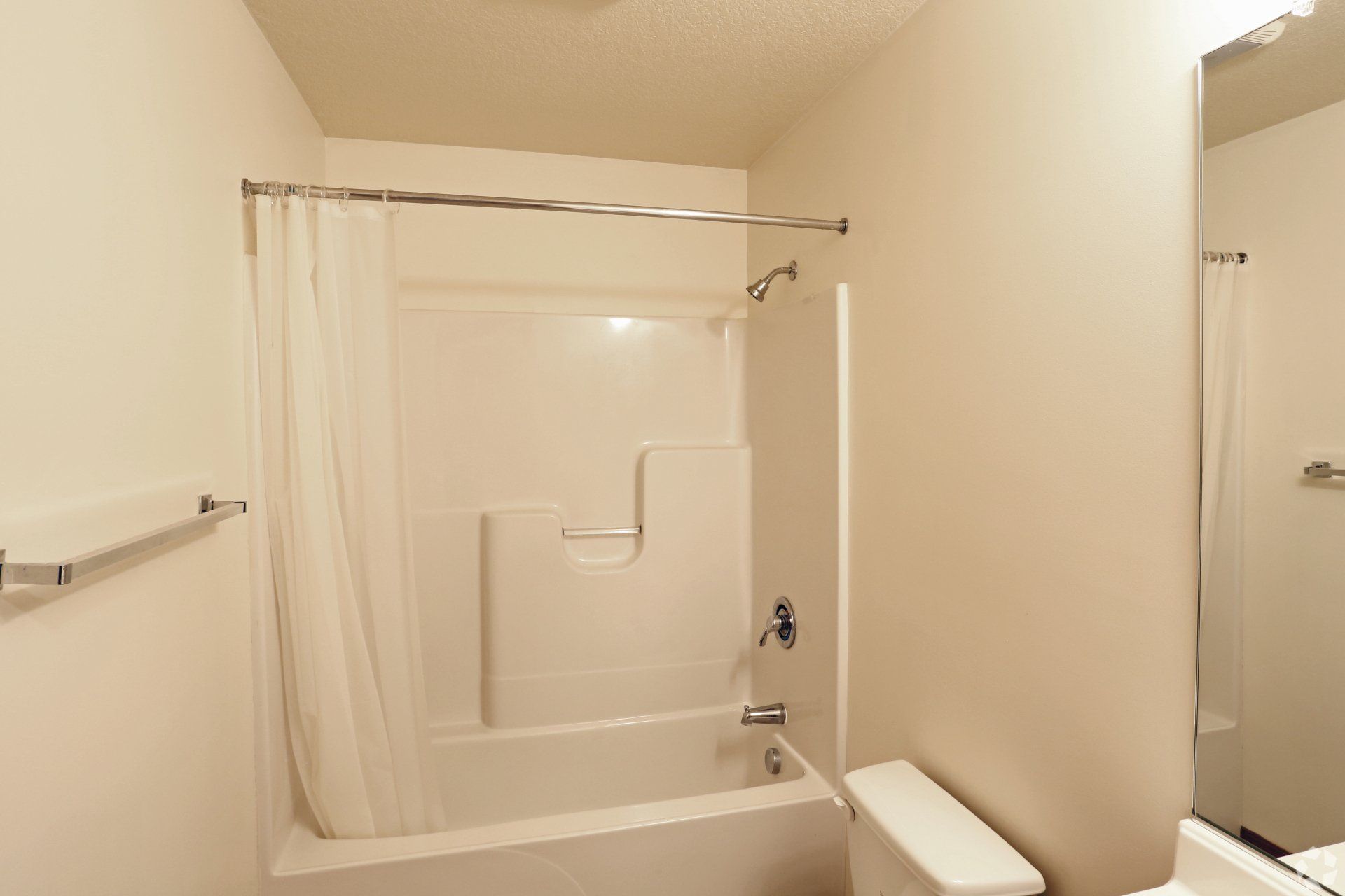 Lakeland Villa Apts interior