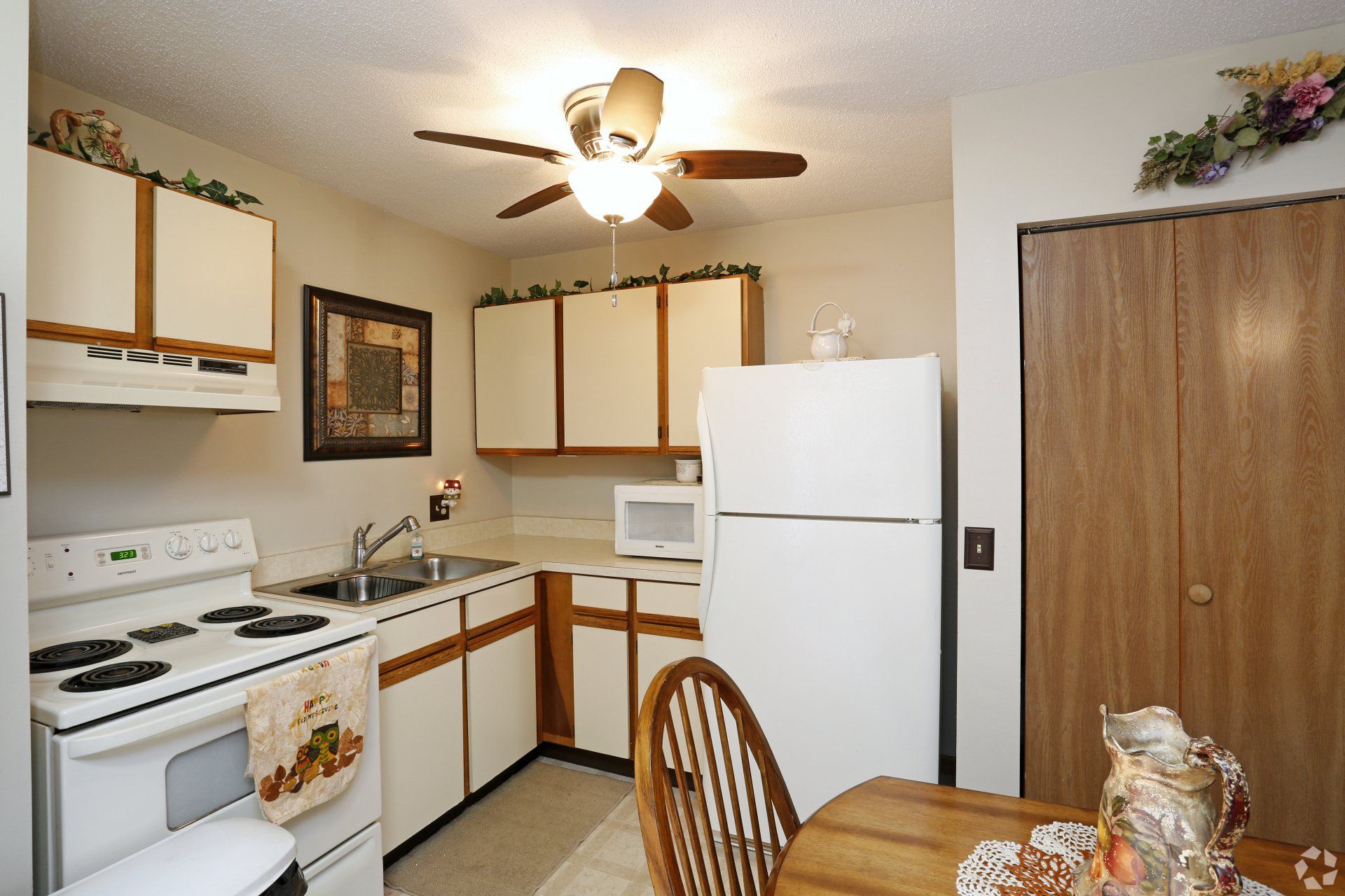 Mallard and HI-TEC Apts interior