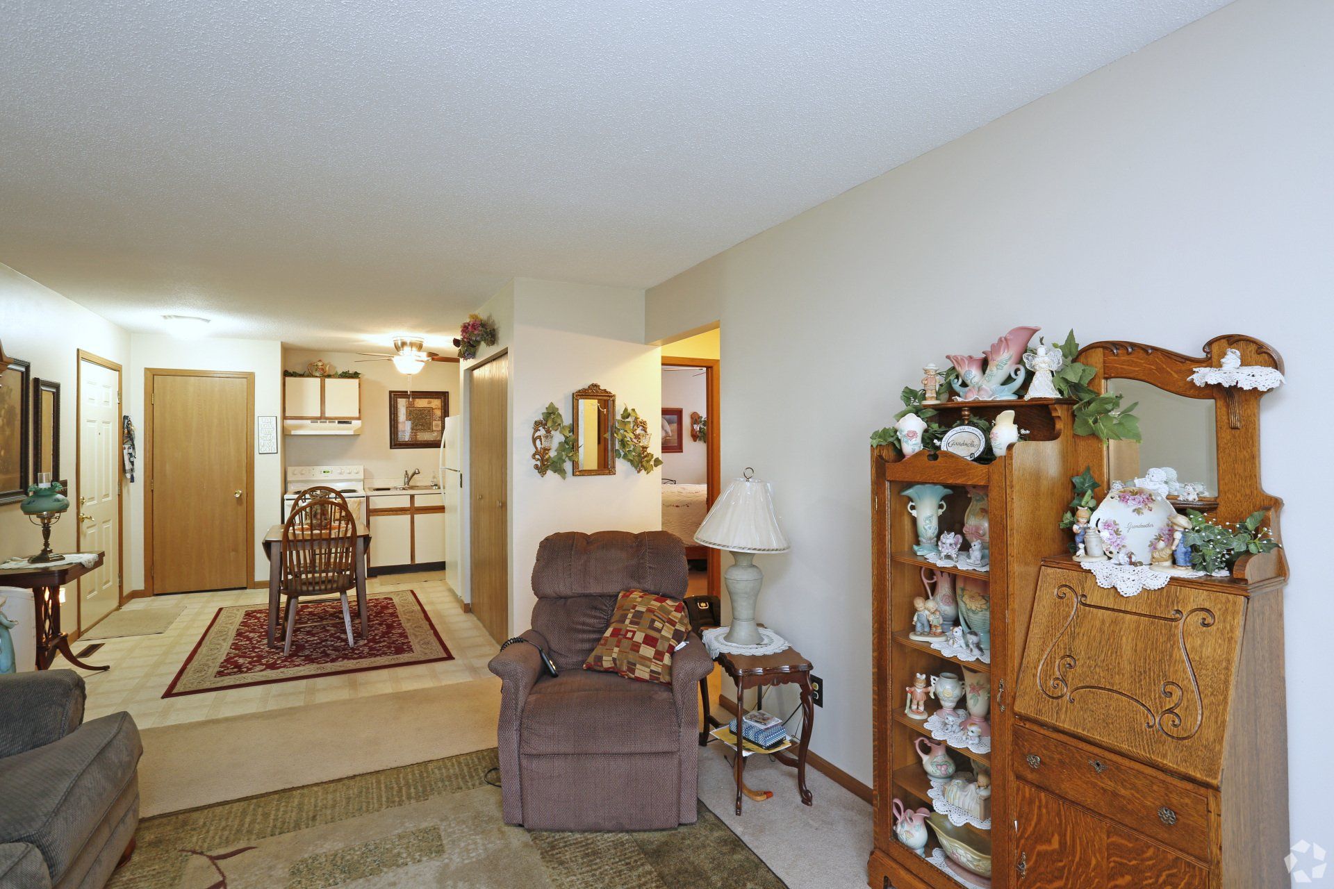 Mallard and HI-TEC Apts interior