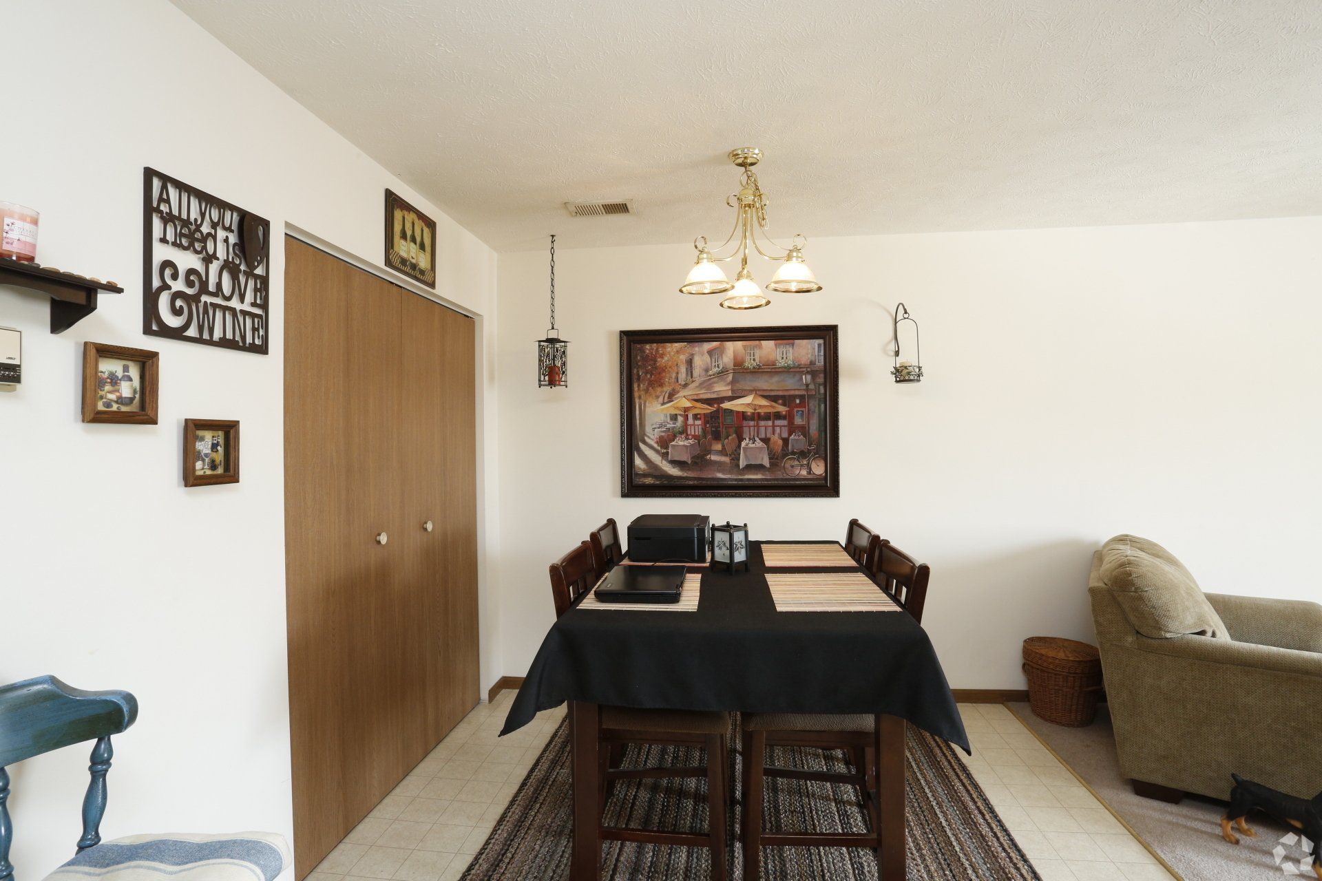Lakeview Apts interior