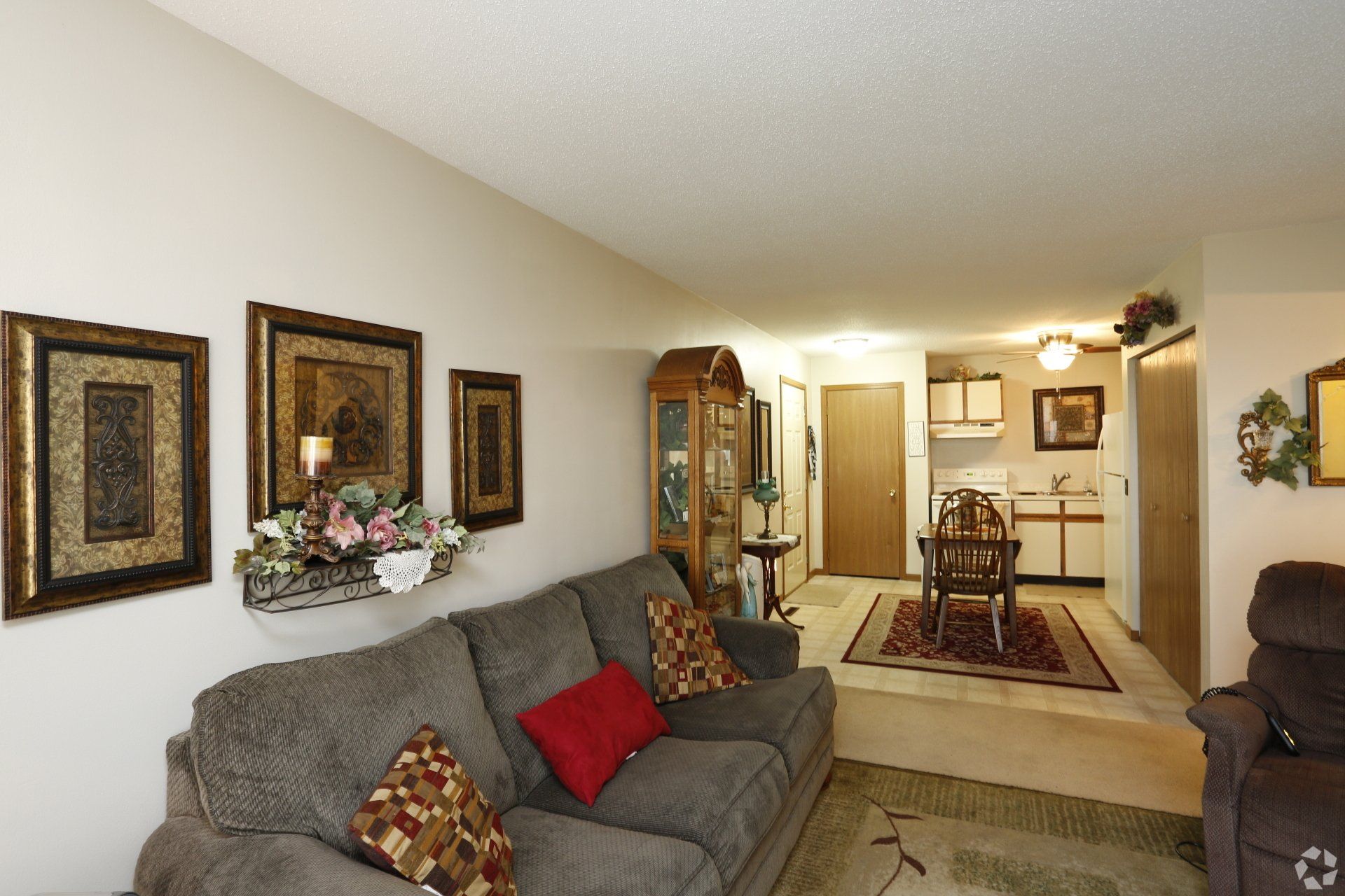 Mallard and HI-TEC Apts interior