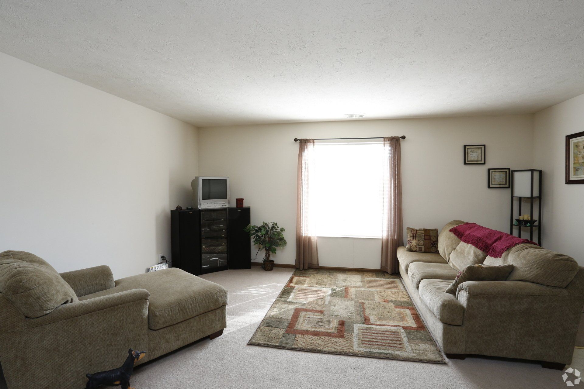 Lakeview Apts interior