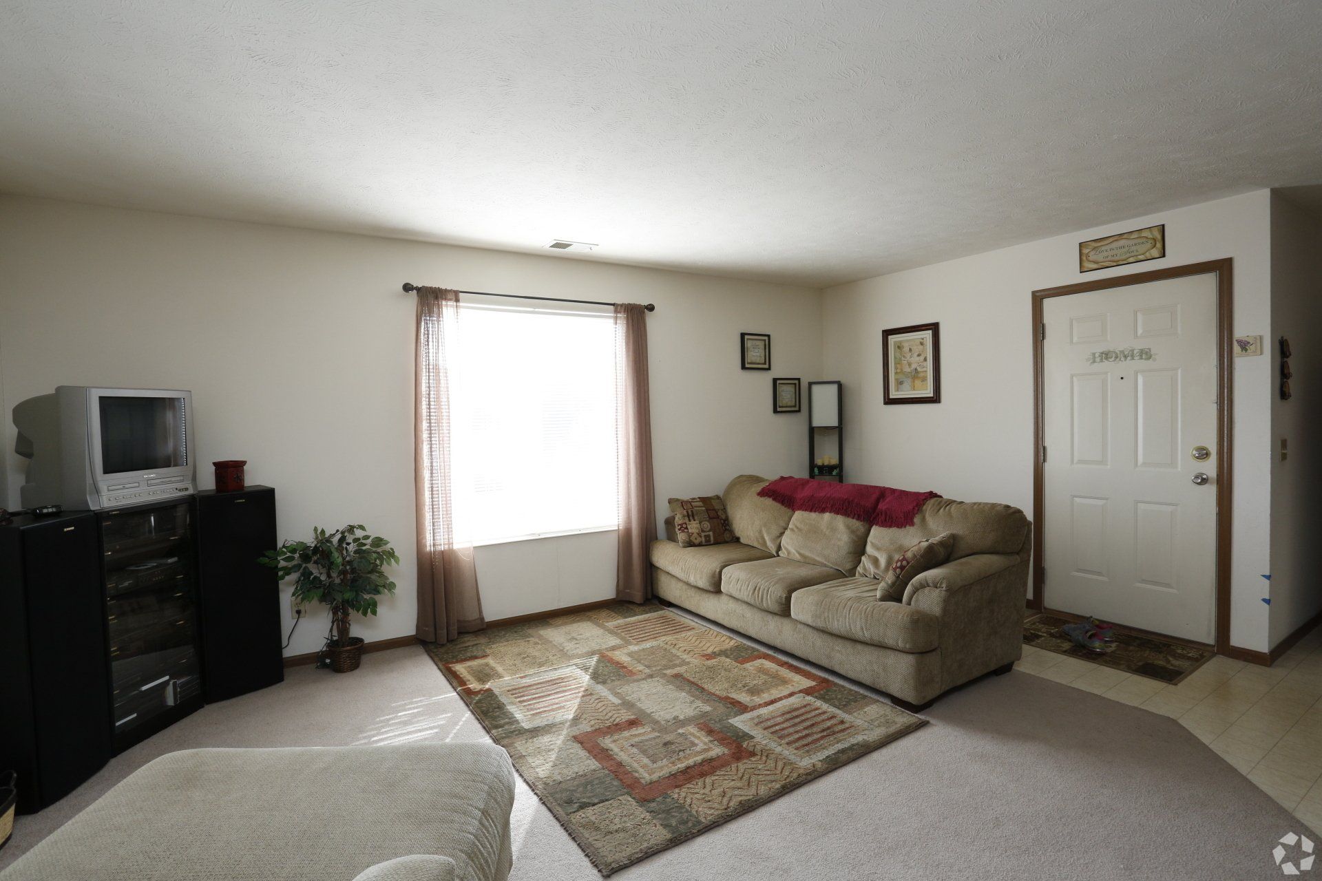Lakeview Apts interior